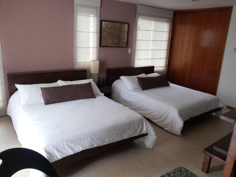 Cyan Suites Poblado By Mde Bnb Medellin Bagian luar foto