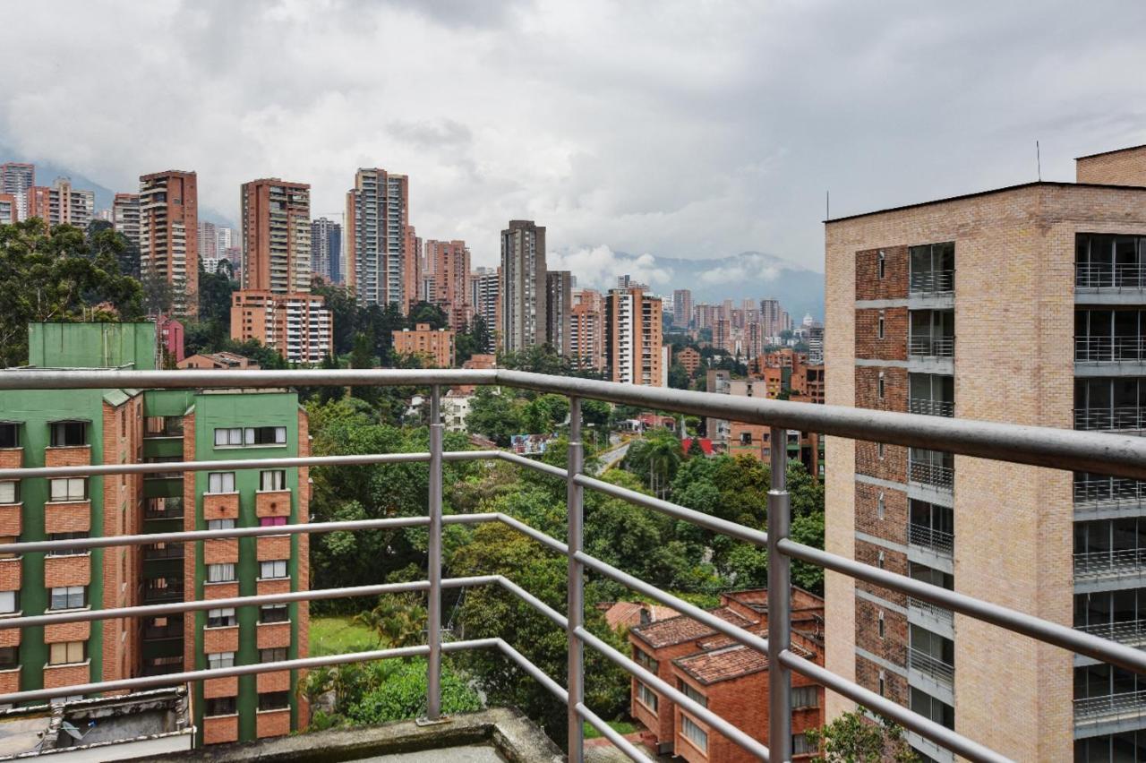 Cyan Suites Poblado By Mde Bnb Medellin Bagian luar foto