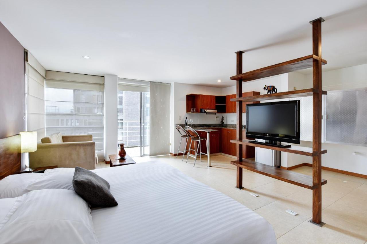 Cyan Suites Poblado By Mde Bnb Medellin Bagian luar foto