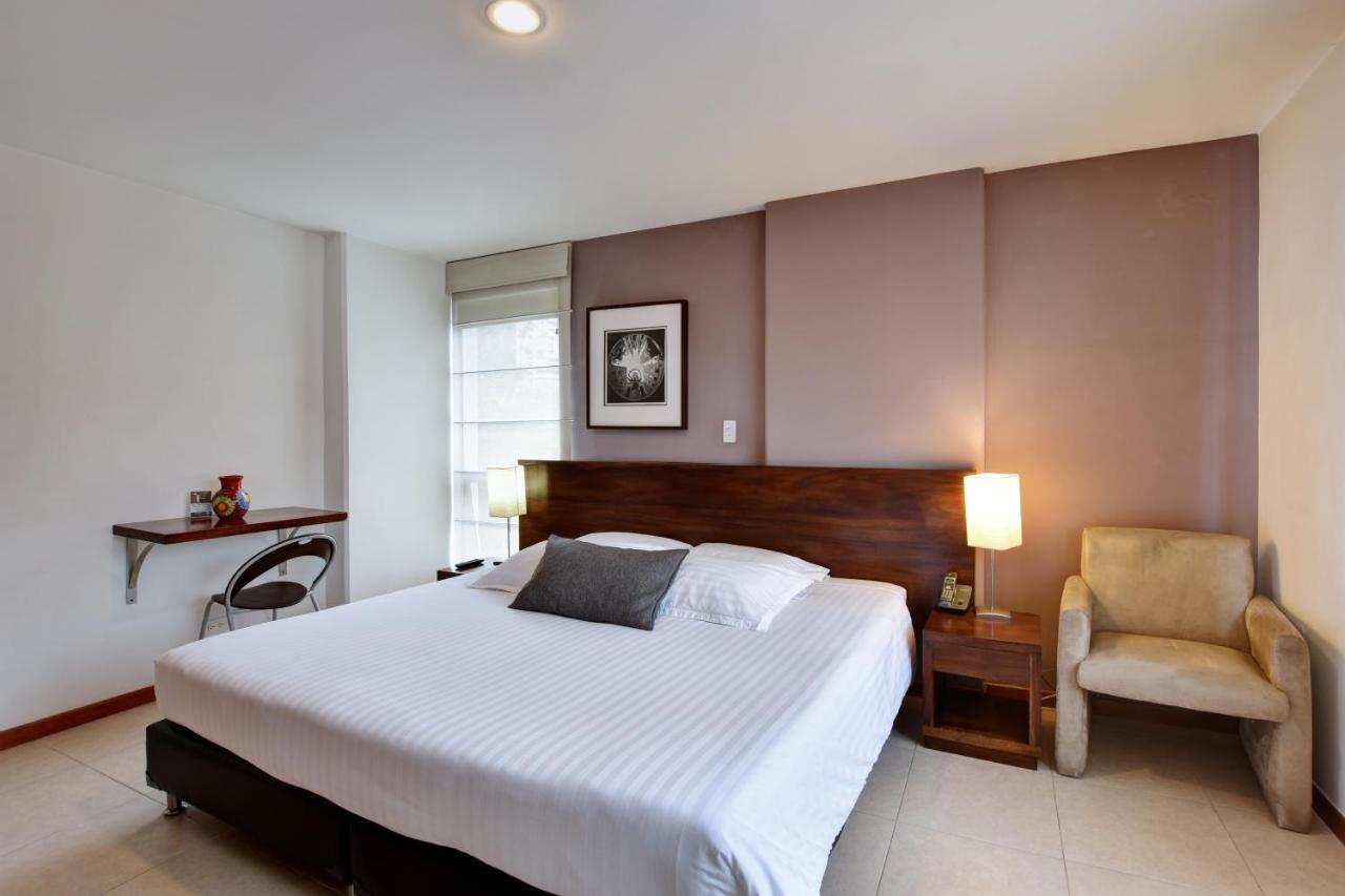 Cyan Suites Poblado By Mde Bnb Medellin Bagian luar foto