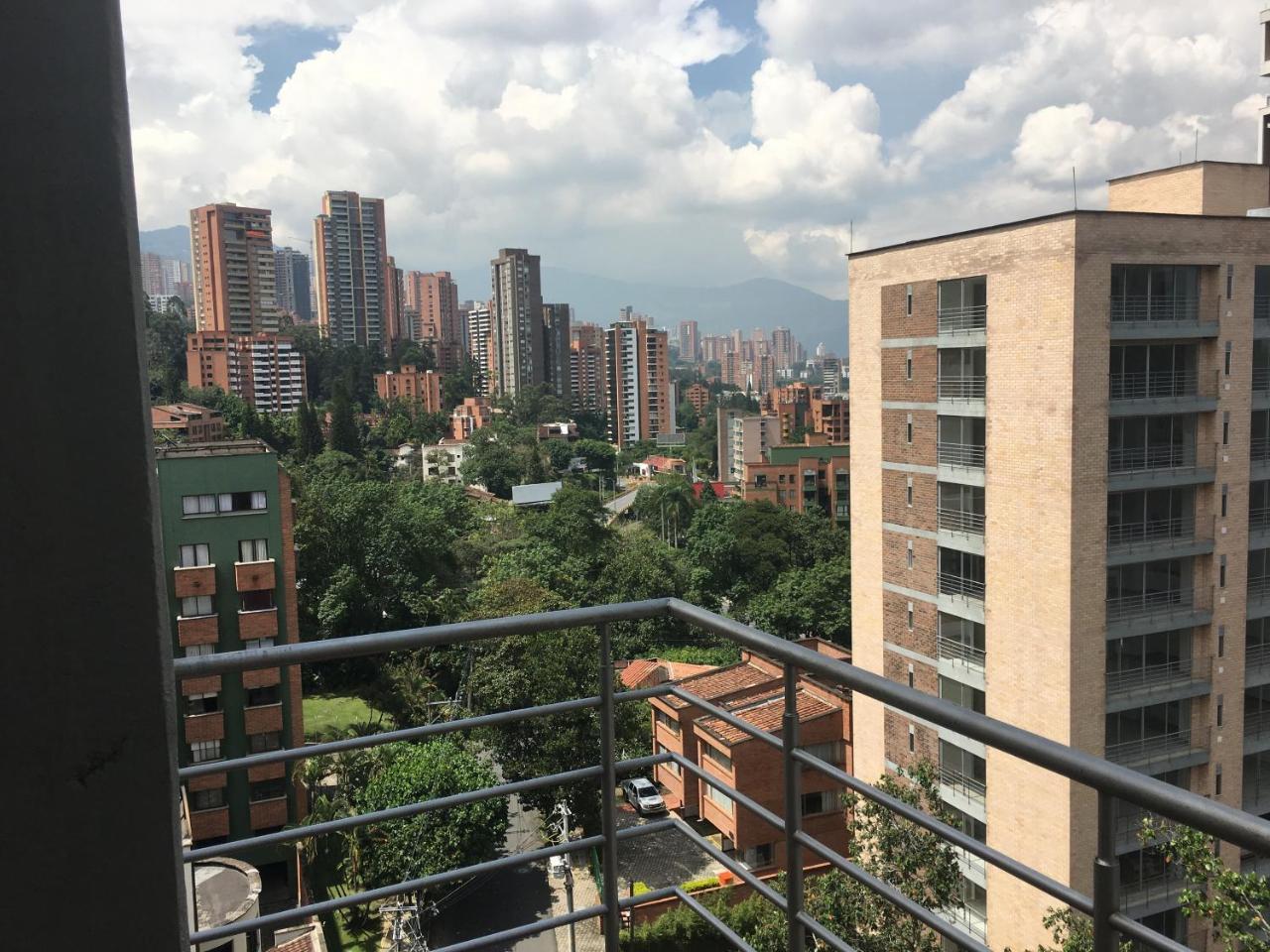 Cyan Suites Poblado By Mde Bnb Medellin Bagian luar foto
