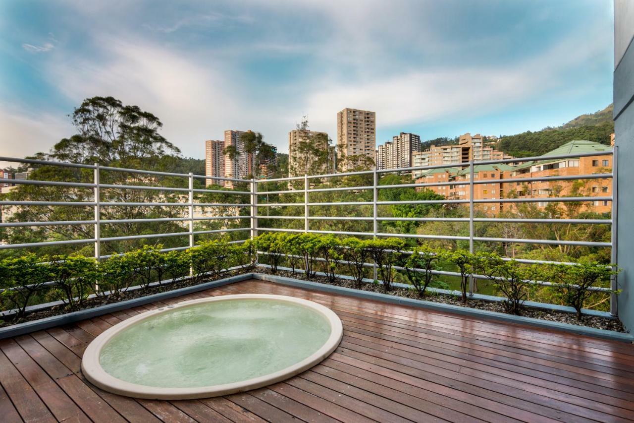 Cyan Suites Poblado By Mde Bnb Medellin Bagian luar foto