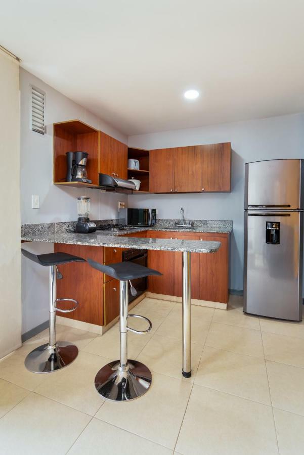 Cyan Suites Poblado By Mde Bnb Medellin Bagian luar foto