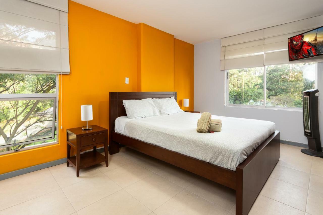 Cyan Suites Poblado By Mde Bnb Medellin Bagian luar foto