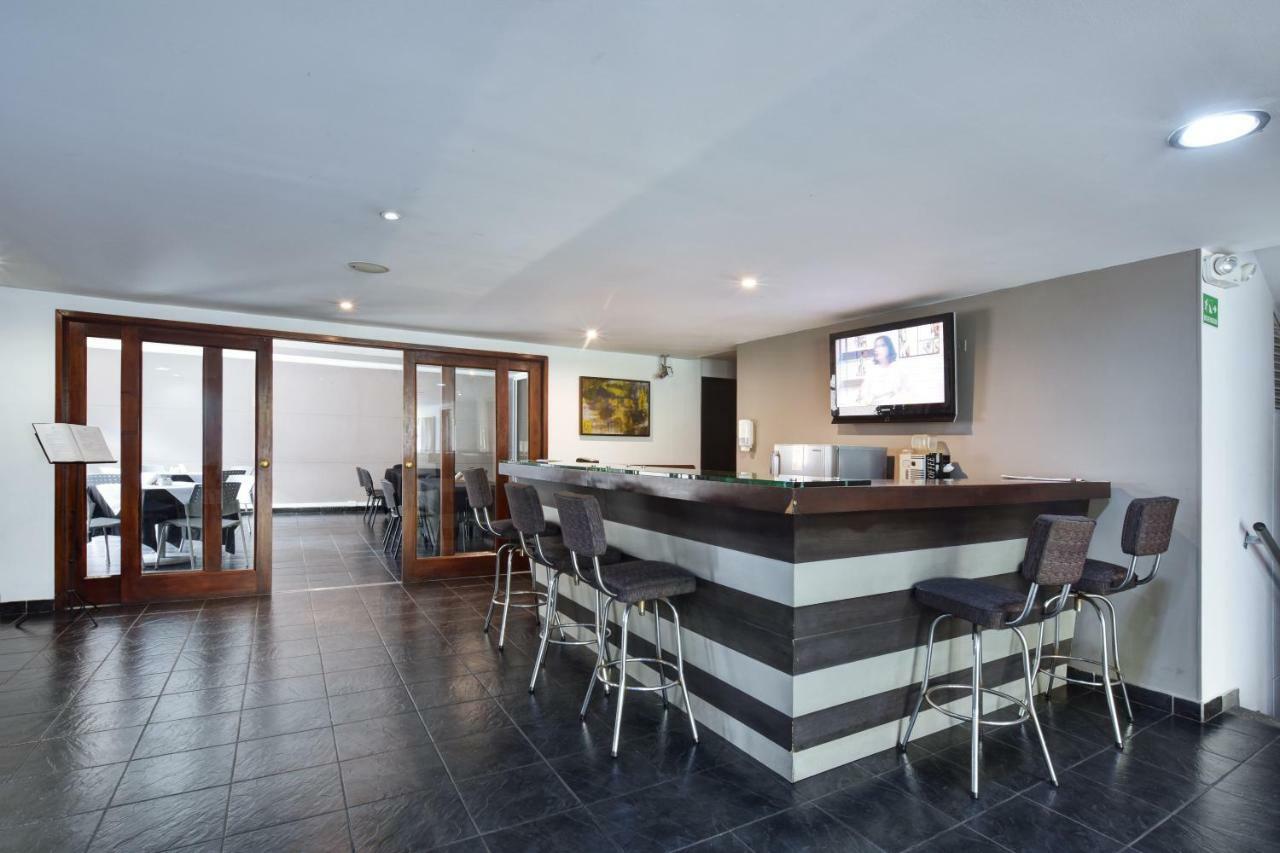 Cyan Suites Poblado By Mde Bnb Medellin Bagian luar foto